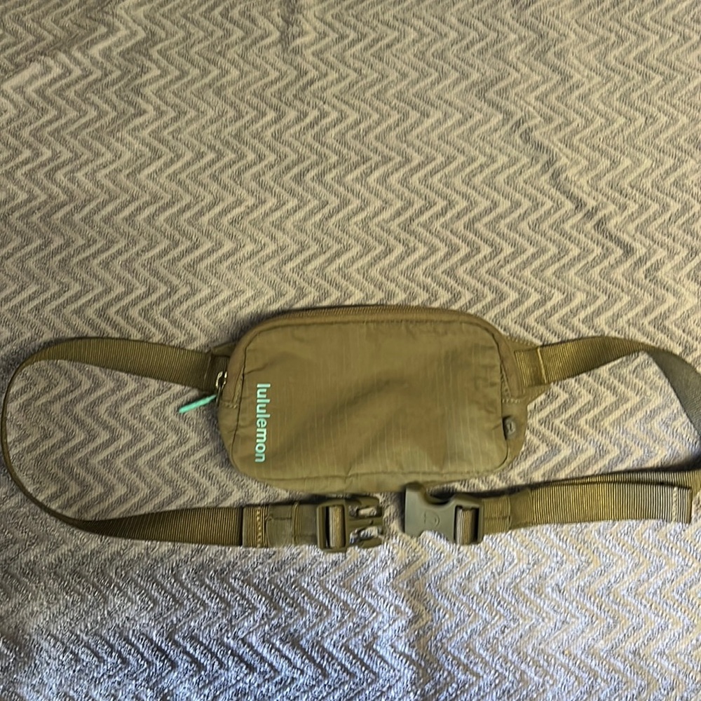Rare cross body bag from Lululemon
